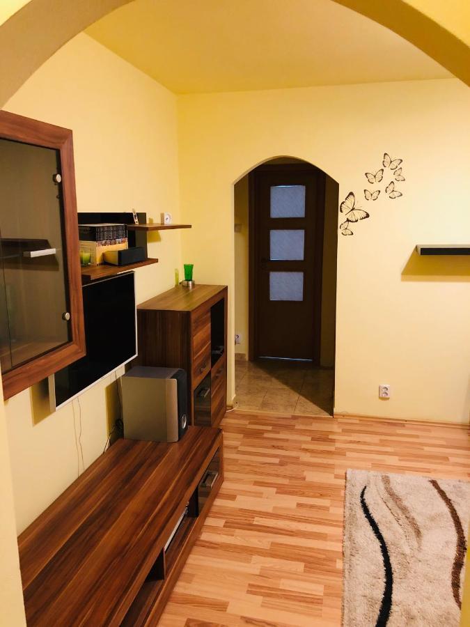 Cozy And Clean Apartment, Near National Arena Bucarest Esterno foto