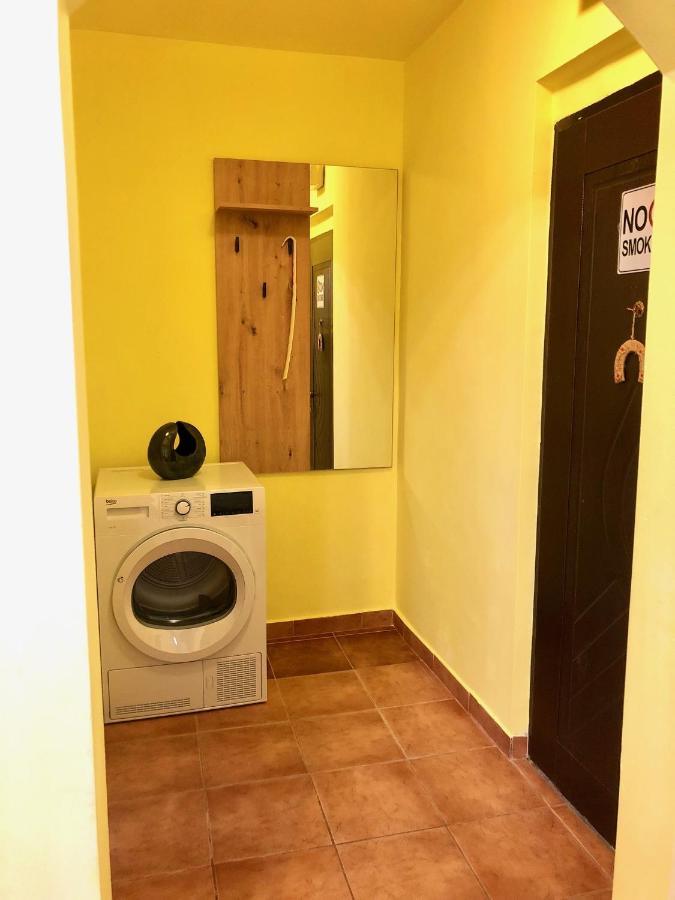 Cozy And Clean Apartment, Near National Arena Bucarest Esterno foto