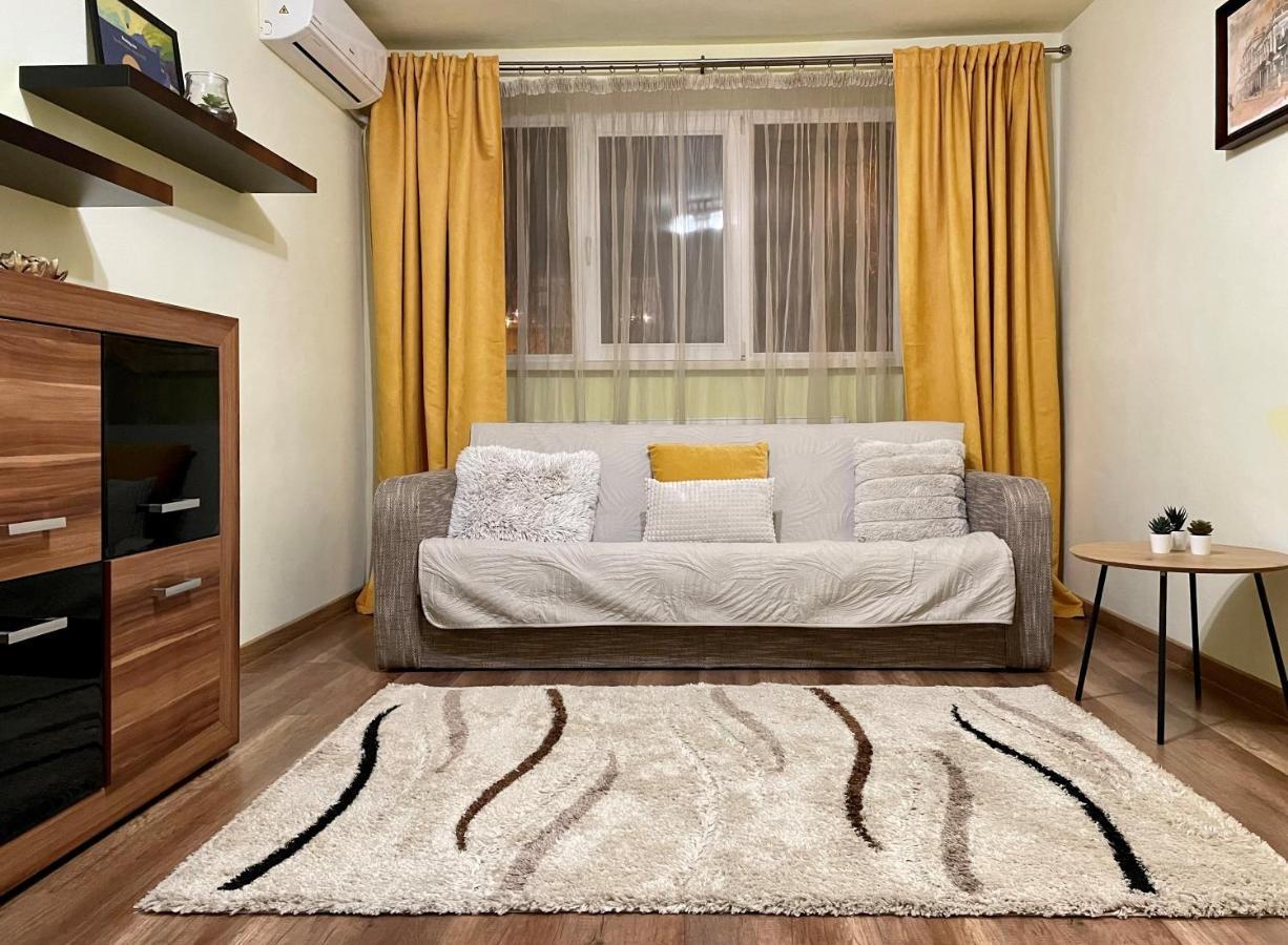Cozy And Clean Apartment, Near National Arena Bucarest Esterno foto